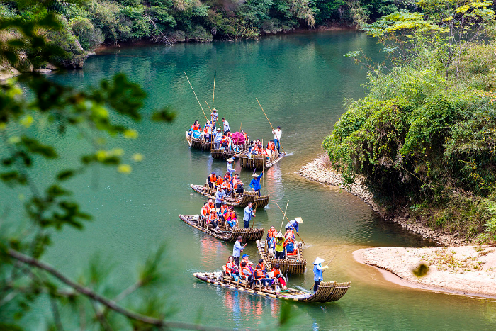 Jiuqu Creek Drifting